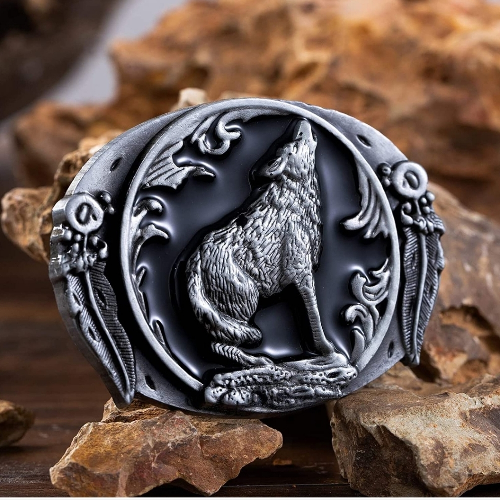 New silver wolf and feathers belt buckle. Fits 1.5" belt.